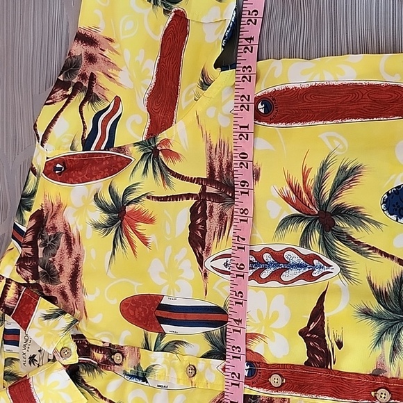 MEN'S HAWAIIAN SHIRT SIZE LARGE, EASY CARE BYE, ALEX VANDO. - Picture 5 of 6